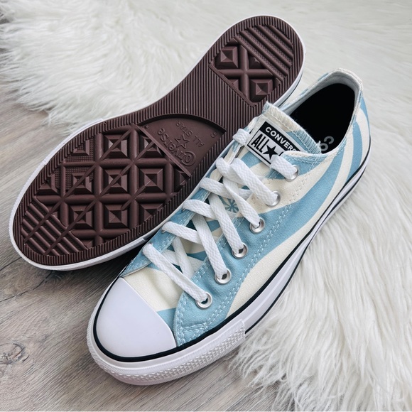 NWT Converse Chuck Taylor All Star Lift Platform Women’s Shoes - Picture 3 of 8